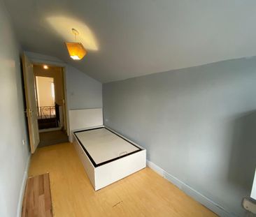 3 bedroom terraced house to rent - Photo 2