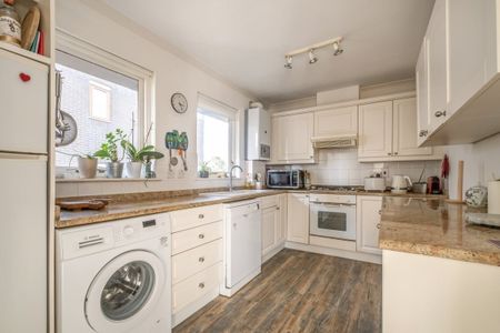 3 bedroom flat to rent - Photo 5