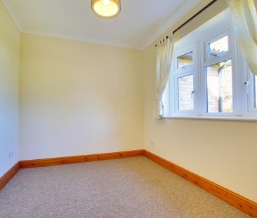 4 bedroom detached bungalow to rent - Photo 4