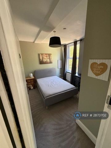1 bedroom in a house share to rent - Photo 4