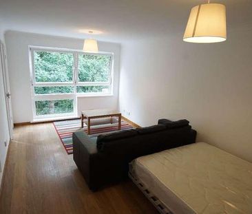 Newton Park Court, Leeds, LS7 - Photo 6