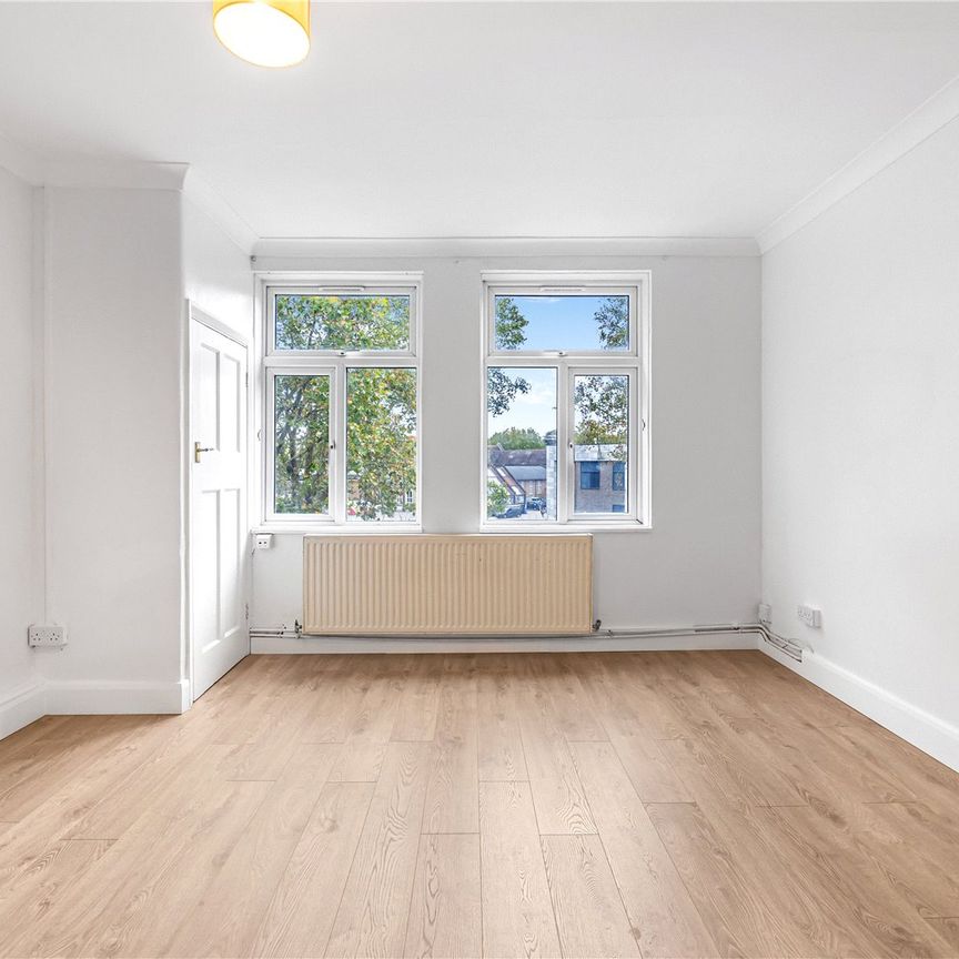 Alexandra Gardens, London, W4 2RY - Photo 1