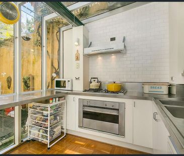 BRIGHT SPACIOUS 1-BEDROOM TERRACE IN PRIZED LOCATION - Photo 4