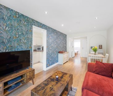 Selhurst Close, London, SW19 ground floor flat to rent - Photo 3