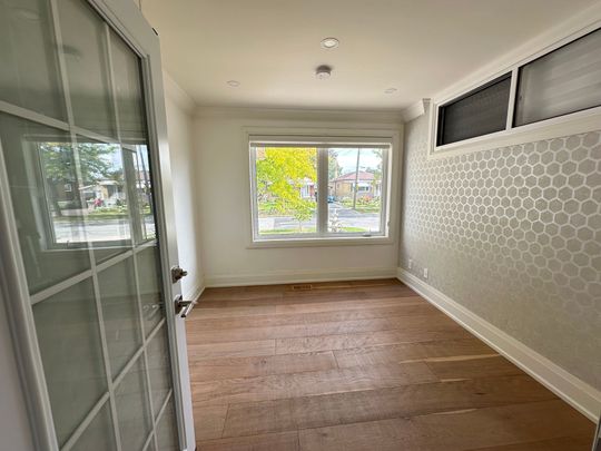 For Lease - 136 Wye Valley Road Unit# Main, Toronto, Ontario - Photo 1