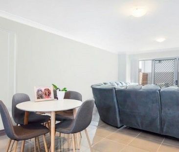 Stylish 3 Bedroom Townhouse with Pool, Gym & Tennis Court Access, P... - Photo 1