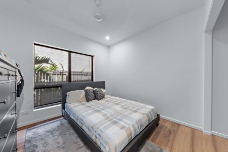 Huge 2 Bedroom Unit...Electricity Included! Fantastic Location! - Photo 3