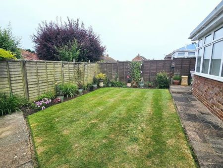 Tidebrook Gardens, Eastbourne - Two-Bedroom Detached Bungalow - Photo 4