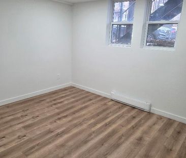 Très beau 3 1/2 à louer, entièrement rénové! À voir absolument! - Photo 1