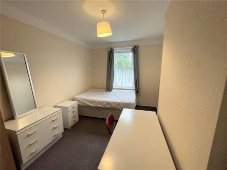 5 bedroom detached house to rent - Photo 2