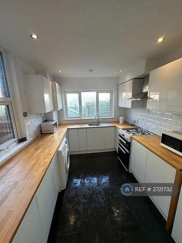 1 bedroom in a house share to rent - Photo 4