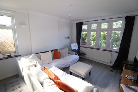 WORRIN CLOSE - SHENFIELD, Brentwood - Photo 2