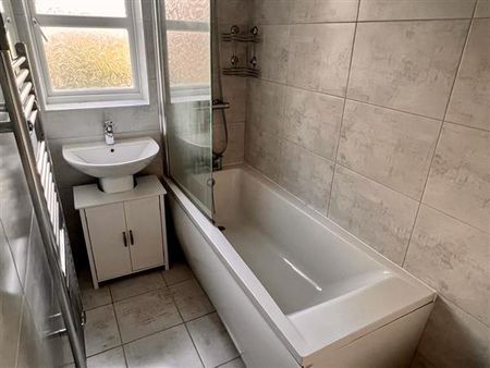 4 Bedroom Town House For Rent in Victoria Lane, Swinton - Photo 5