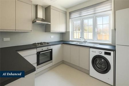 4 Bedroom, 2 bath, 1 reception Flat - Photo 5