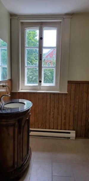 Grand logement 7 1/2 à Richmond - Photo 1