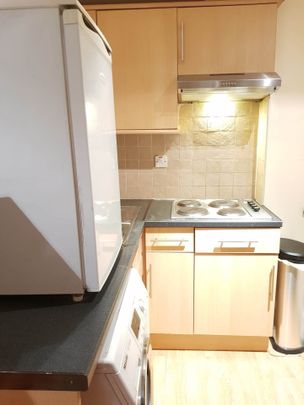 Price £1,100 pcm - Available 17/10/2025 - Furnished - Photo 1