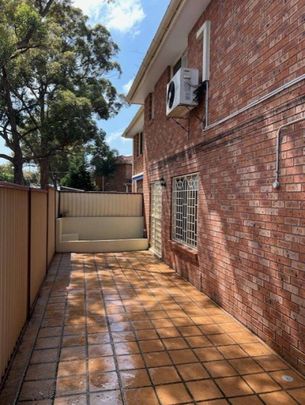 Split Level Townhouse - Photo 1