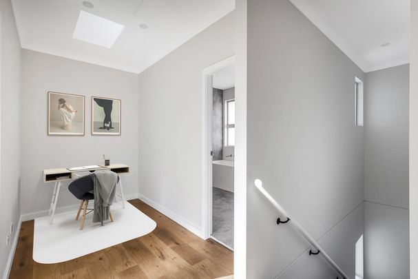 THREE BEDROOM TOWNHOUSE - Photo 1