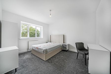 1 bedroom in a house share to rent - Photo 2