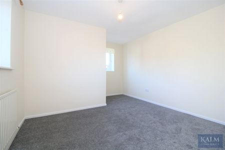 Pascal Way, Letchworth Garden City, Hertfordshire - Photo 2