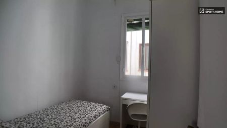 3-bedroom apartment for rent in Jerónimos, bills included - Photo 4