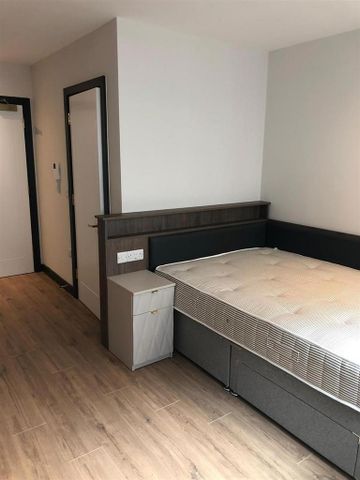 Studio to rent - Photo 2