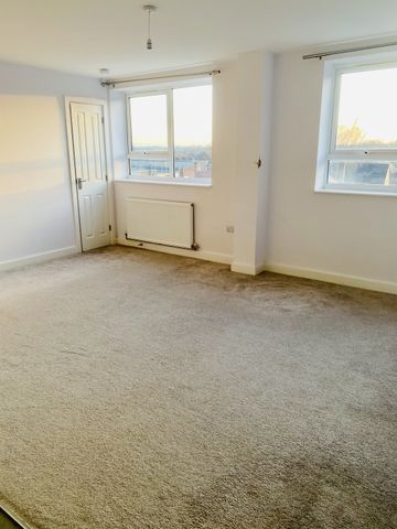 QUEENSWAY, BLETCHLEY - 1 BEDROOM - Photo 2