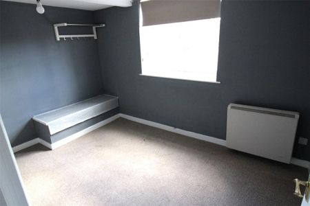 2 bedroom end of terrace house to rent - Photo 3