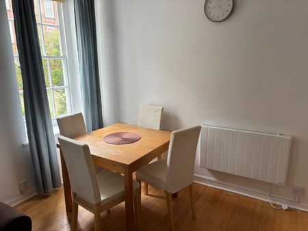 3 Bed Flat, White House, SW11 - Photo 3
