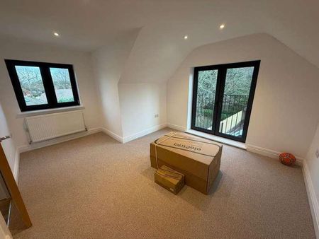 Finchampstead Road, Finchampstead, RG40 - Photo 2