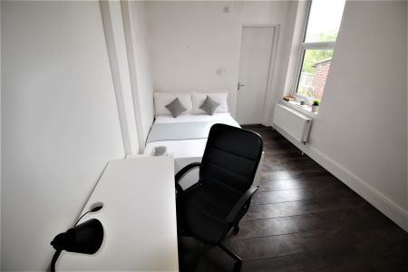 2 Bedroom Apartment - Photo 2