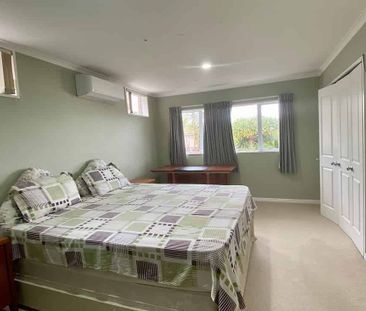 Spacious Furnished Ensuite with Kitchenette - Photo 3