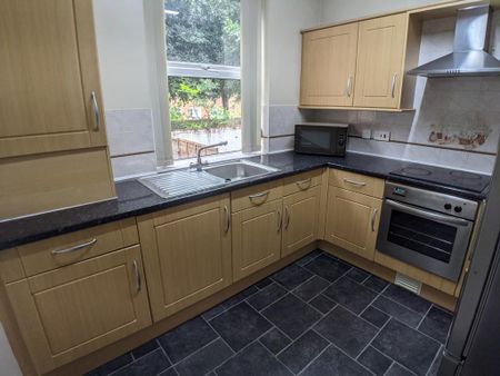 3 bedroom flat to rent - Photo 3