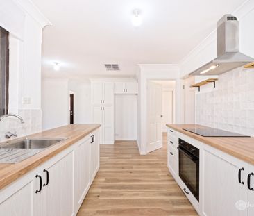 3X1 FAMILY HOME WITH HUGE BACKYARD!!! - Photo 4