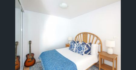 COURTYARD HAVEN 30 STEPS TO THE BEACH! - Photo 3