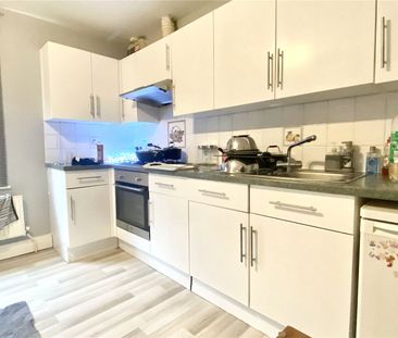 1 bedroom Flat in Zinzan Street, Reading - Photo 3