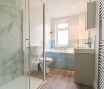 2 bedroom end of terrace house to rent - Photo 6