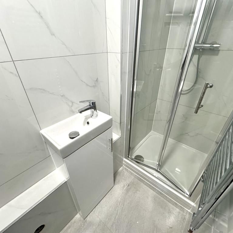 4 bedroom semi-detached house to rent - Photo 1