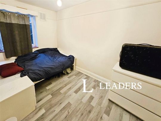 3 bedroom flat to rent - Photo 1