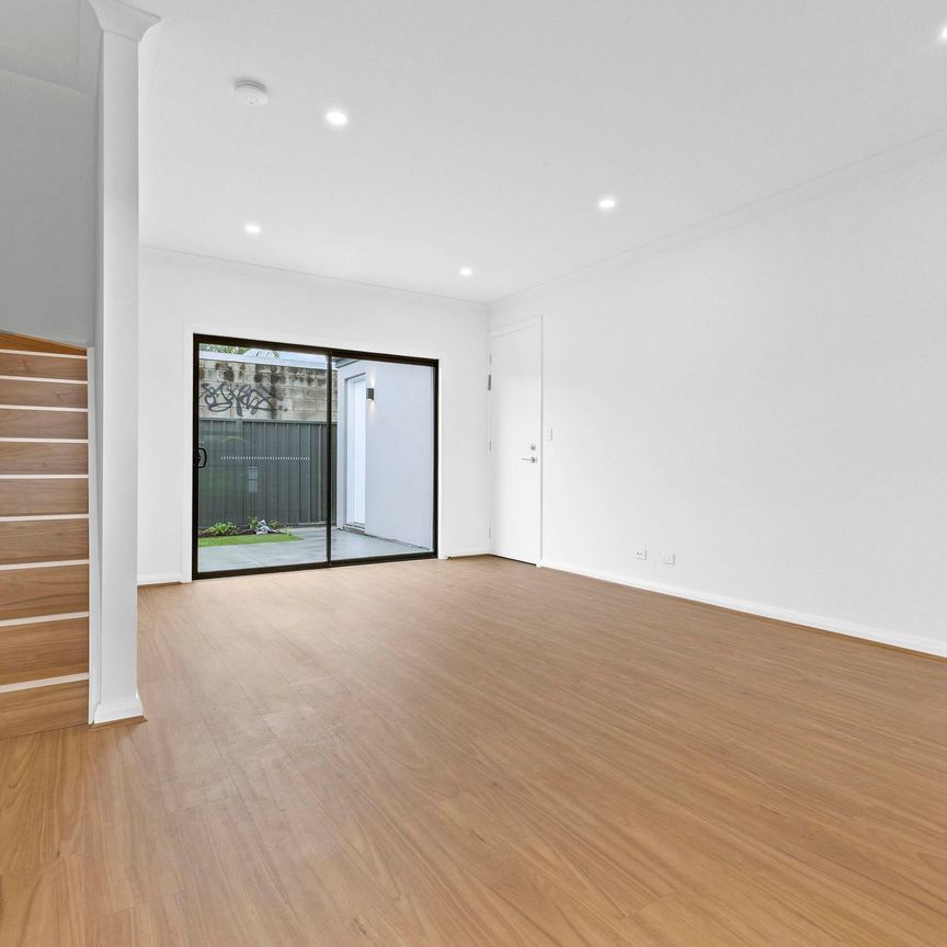 Stunning Brand New Home - Low Maintenance Living at Its Best. - Photo 1