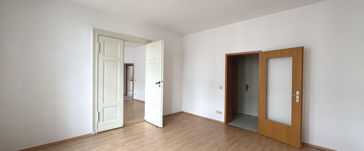 Attraktive 3-Raumwohnung mit 2 Balkonen, Einbauküche und Aufzug - Foto 1