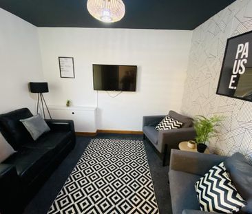 4 bedroom terraced house to rent - Photo 1