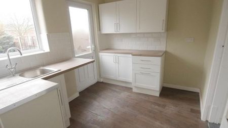 3 bedroom terraced house to rent - Photo 3