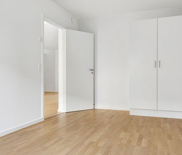 Skøn og lys 3-værelses lejlighed ved vandet med stor privat tagterr... - Photo 2
