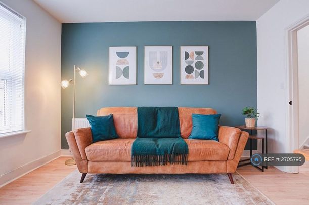 2 bedroom flat to rent - Photo 1