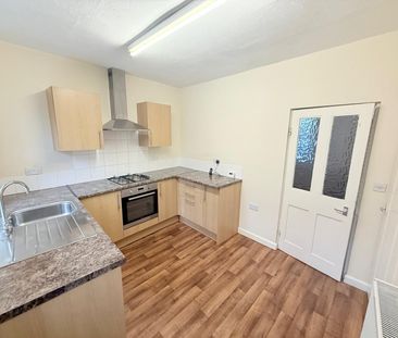 2 bedroom terraced house to rent - Photo 2