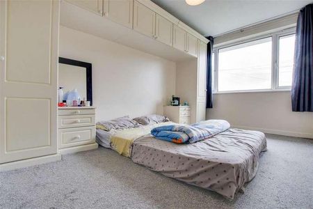 Southmead Crescent, Cheshunt, EN8 - Photo 2