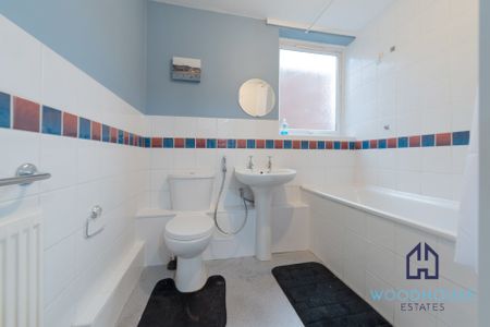 FRIERN BARNET ROAD, LONDON, N11 - TWO BEDROOM TO RENT - £403PW / £1,750PCM - Photo 2