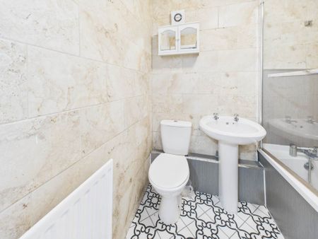 Price £995 pcm - Available Now - Unfurnished - Photo 5