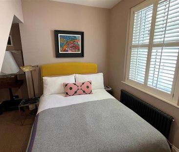 4 bedroom terraced house to rent - Photo 5